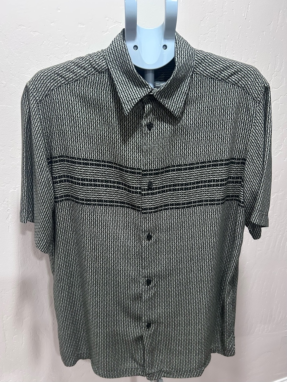 Axcess Olive Green and Beige Short-Sleeve Button Down Shirt in Size L